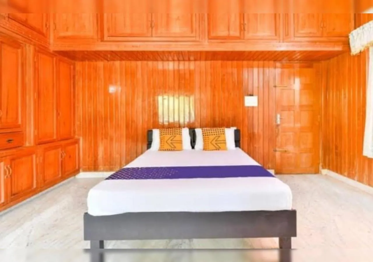Palatial Villa 7736!6!445 With 6 Bedrooms Kottayam India